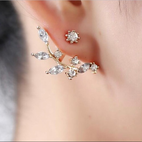 Jewelry - 2/$18 SALE 💕 2 Piece Charm Leaf Flower Drops.